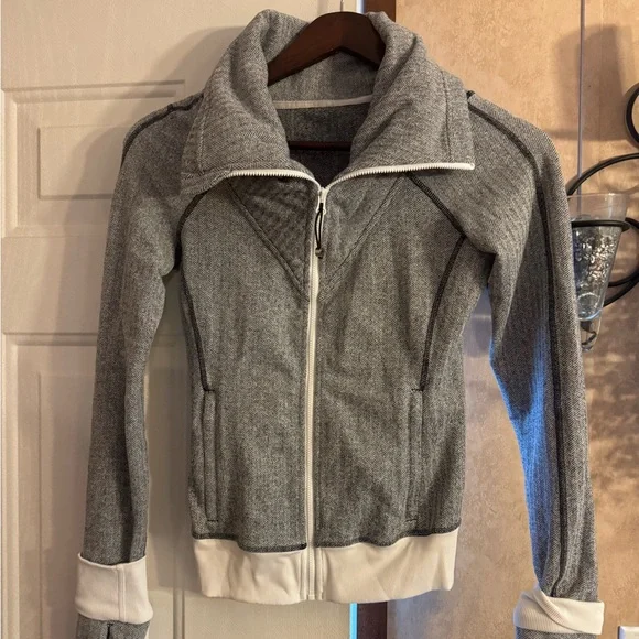 lululemon athletica Gray Herringbone Hoodie - Picture 2 of 6